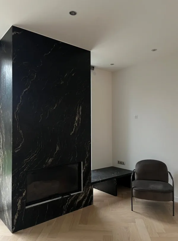 cheminée granit black cosmic