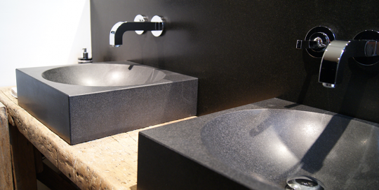 Vasques et douche SANSONE granit noir fin