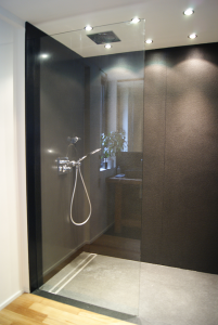 Bathroom in black granit from Karnataka by Ateliers SANSONE