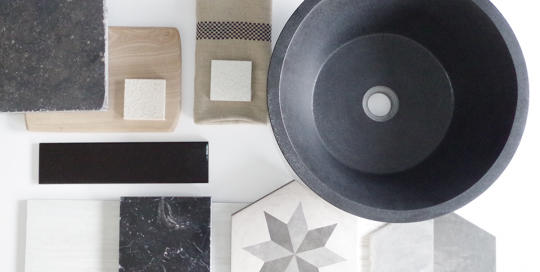 Mélange de matériaux mood board marbre blanc
