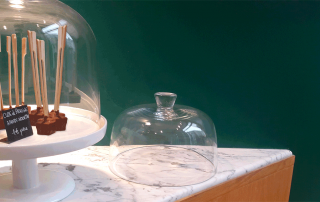 Pablo et Valentina cloche en verre marbre blanc de Carrare