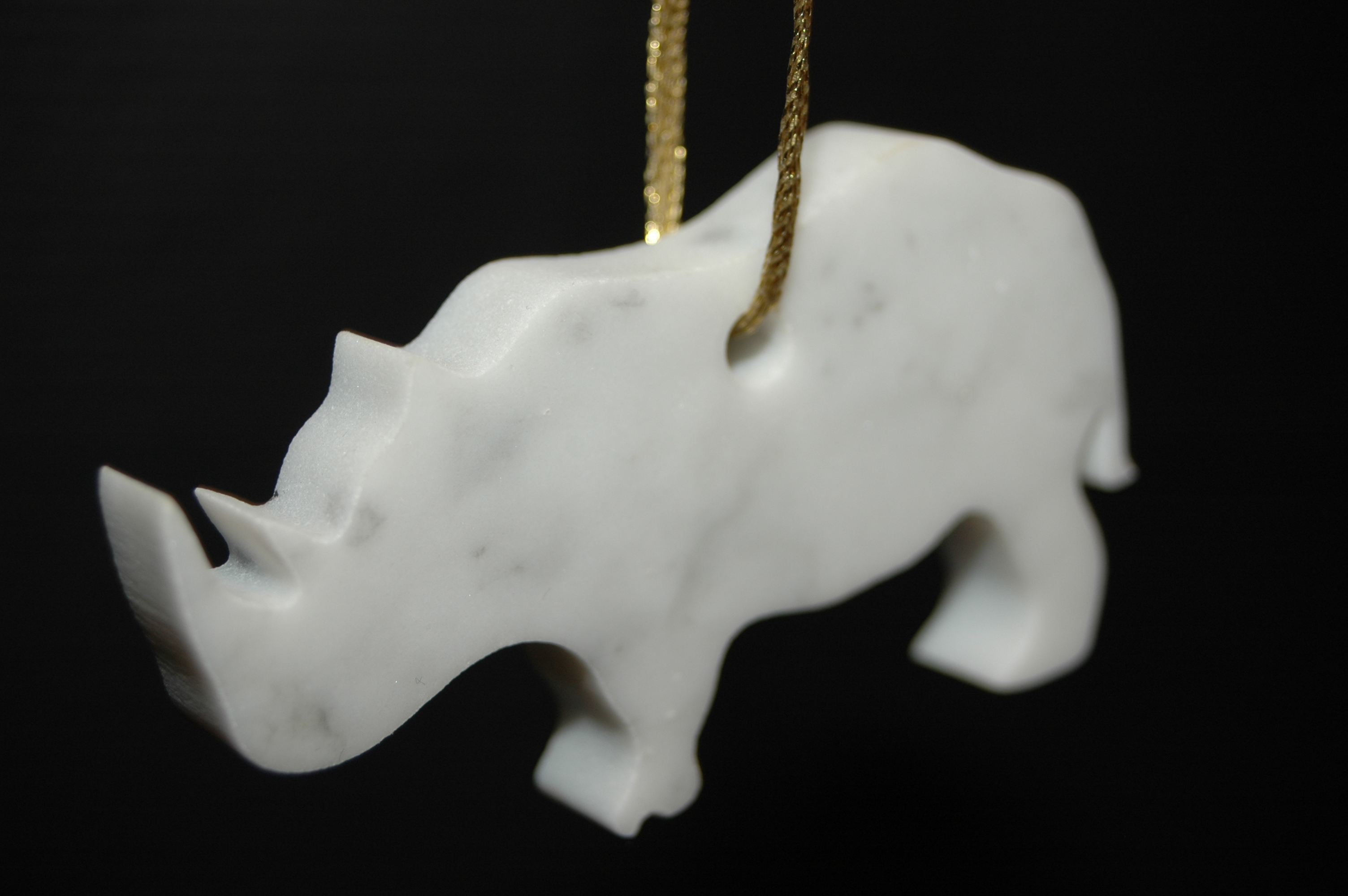 Rhinoceros en marbre blanc de carrare