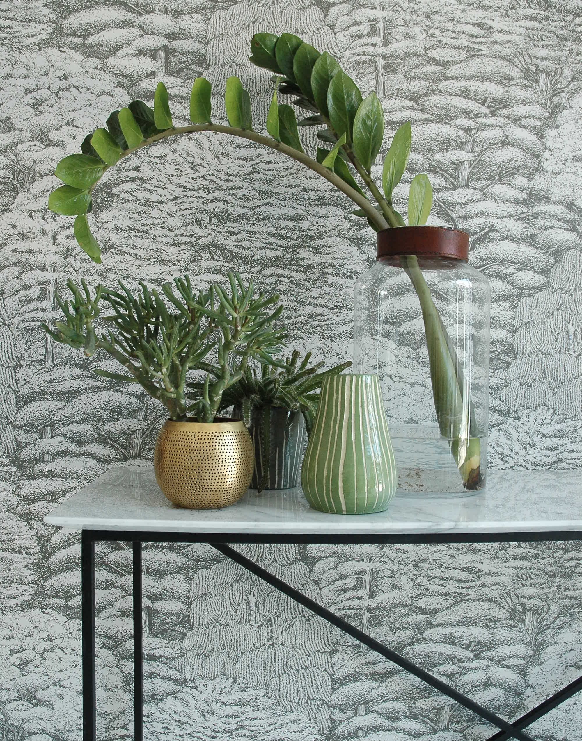 Console marbre blanc et en metal noir Console marbre blanc et en metal noir