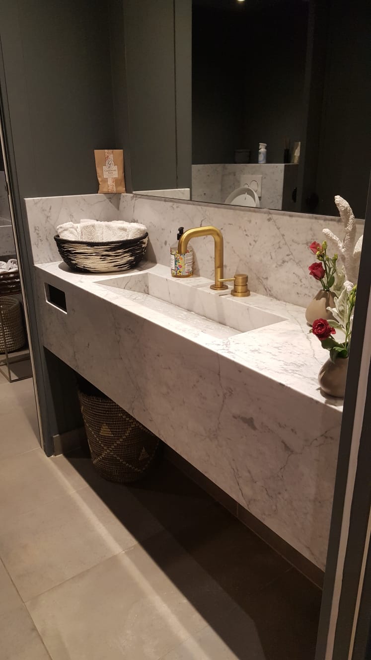 bathroom L AXEL RESTAURANT Bathroom l'Axel Restaurant in White Carrara Marble