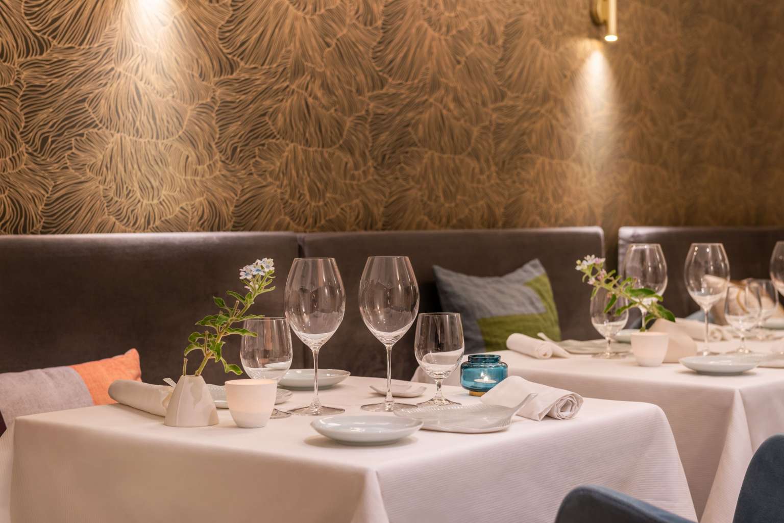 Salle de reception de l’Axel Restaurant Tables de la Salle de réception de l'Axel Restaurant